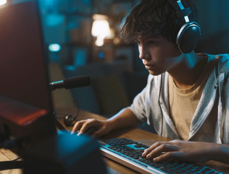 teenager-wearing-headphones-and-playing-online-vid-2022-01-19-00-21-34-utc.jpg